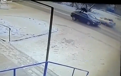 Bị bạn gái bỏ rơi, nam thanh niên lao vào ô tô tự tử