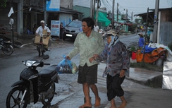 Long An: HS nghỉ học, sơ tán 4.000 người tránh bão Tembin