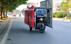 Cuối năm, xe ba bánh “lộng hành” trên phố