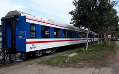 Xe lửa Dĩ An bàn giao 30 toa tàu đóng mới