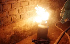 Nổ lớn văng cả mái nhà, một thanh niên nguy kịch