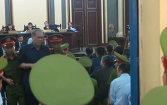 Phạm Công Danh bị choáng, tòa cho rời khỏi phòng xử án