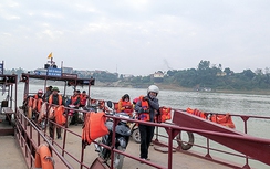Cận Tết lại lo đò ngang quá tải, lộn xộn