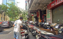Bùng phát điểm trông giữ xe tự phát, giá cao