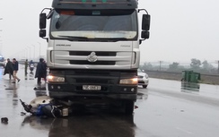 Đi xe máy lấn làn, người đàn ông bị tai nạn nhập viện khẩn