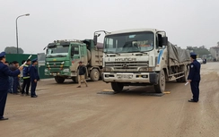 Tài xế khóa cửa xe, gọi cứu viện... vẫn bị TTGT xử phạt