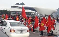 Cờ đỏ sao vàng phủ kín thành phố biển Hạ Long cổ vũ U23