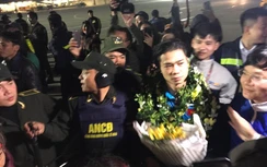 Sân bay Vinh "thất thủ" khi các cầu thủ U23 xứ Nghệ hạ cánh