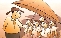 “Một người làm quan, cả họ được nhờ”, cách nào chấm dứt?