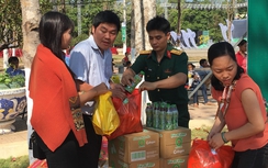 Hơn 300 phần quà Tết đến tay người dân Bình Phước