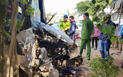 Né xe đạp, xe khách tông liên hoàn vào nhà dân