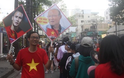 Ảnh: Hàng vạn người TP.HCM đội nắng chờ giao lưu U23 Việt Nam