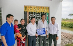 Ông Võ Hoàng Yên trao Nhà tình thương, quà Tết tại Cà Mau