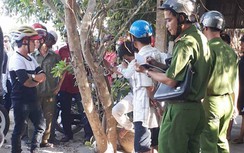 Bị lập biên bản, 9X cả gan đâm hai cảnh sát trọng thương