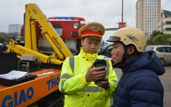 Đã uống rượu bia không lái xe, tốt nhất vợ chở về nhà