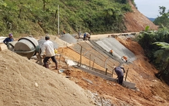 Quảng Nam nỗ lực sửa chữa, nâng cấp QL40B trước Tết