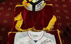 Tập đoàn FLC đấu giá thành công món quà U23 tặng Thủ tướng