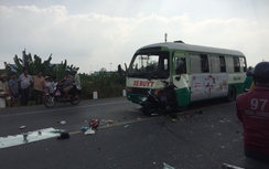 Xe máy cắm đầu vào xe buýt, 2 người tử vong tại chỗ