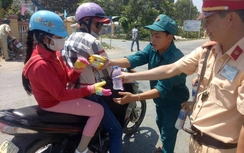 Đồng Tháp lập điểm dừng chân, phát nước miễn phí thu hút người dân