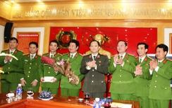 Bịt mặt mang súng đến tận nhà bắn người tử vong ngày cận tết
