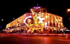 Chùm ảnh: Hồ Gươm rực rỡ chờ đón giao thừa