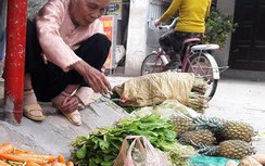 Mùng 2 Tết, giá rau khai chợ bất ngờ rẻ như ngày thường