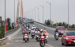 Cầu Rạch Miễu, QL60 ùn ứ trưa mùng 2 Tết