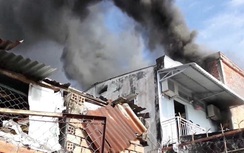 Mùng 3 Tết, “bà hỏa” viếng kho chứa xe máy