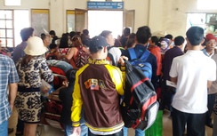 Sau Tết: Ga Huế tấp nập khách đi tàu vào Nam, ra Bắc