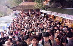 Chưa khai hội, biển người đã "chôn chân" ở chùa Hương