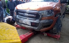 Xe bán tải húc bay 3 mô tô, 4 người nhập viện