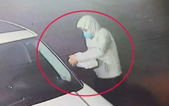Xe ô tô đắt tiền bị kẻ trộm "vặt" gương trong chớp mắt