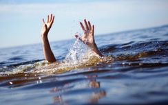 Đắm tàu chở hàng, bé gái 2 tuổi thiệt mạng cùng mẹ