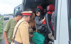 Nhiều tỉnh miền Trung bùng phát xe nhồi nhét khách
