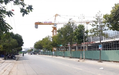 Phát hoảng với tảng đá lơ lửng trên đường Lê Văn Phẩm