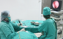 Khàn tiếng, ngạt mũi không ngờ mắc khối u