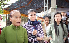 Hàng trăm giáo viên sắp mất việc: Giáo viên lại kéo lên UBND huyện