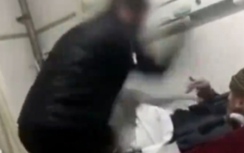 Con trai tâm thần bất ngờ cầm dùi đánh mẹ ruột tử vong