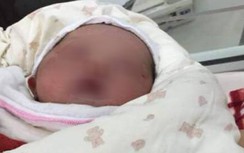 Phát hiện bé trai sơ sinh bị bỏ rơi gần điếm canh đê