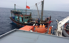 Cứu sống 8 ngư dân sau 3 ngày lênh đênh trên biển