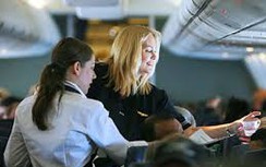 Cơ phó tố cơ trưởng bỏ thuốc mê và tấn công tình dục