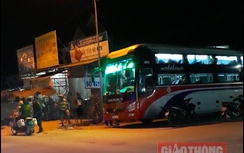 "Bến cóc" mọc trước cổng trụ sở công an: Con cháu trong ngành?