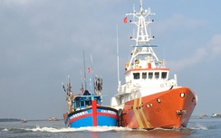 Cứu thành công 10 thuyền viên gặp nạn do thời tiết xấu