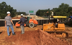 Huy động lực lượng bảo vệ, người dân vẫn cản thi công cao tốc