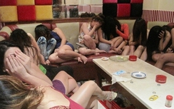 Gái mại dâm rủ cán bộ đi "dù" để trừ tiền phạt