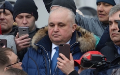 Phó thống đốc Nga quỳ gối xin nhân dân Kemerovo tha thứ