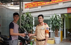 Nhận lại ví tiền đánh rơi, nam sinh viết thư cảm ơn CSGT