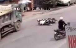 "Tài xế đánh lái tránh 2 nữ sinh phải bồi thường theo Luật"