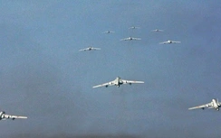 12 máy bay Trung Quốc diễn tập quy mô lớn trên Biển Đông