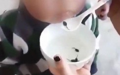 Mẹ bón nòng nọc bắt con ăn gây xôn xao dân mạng Trung Quốc